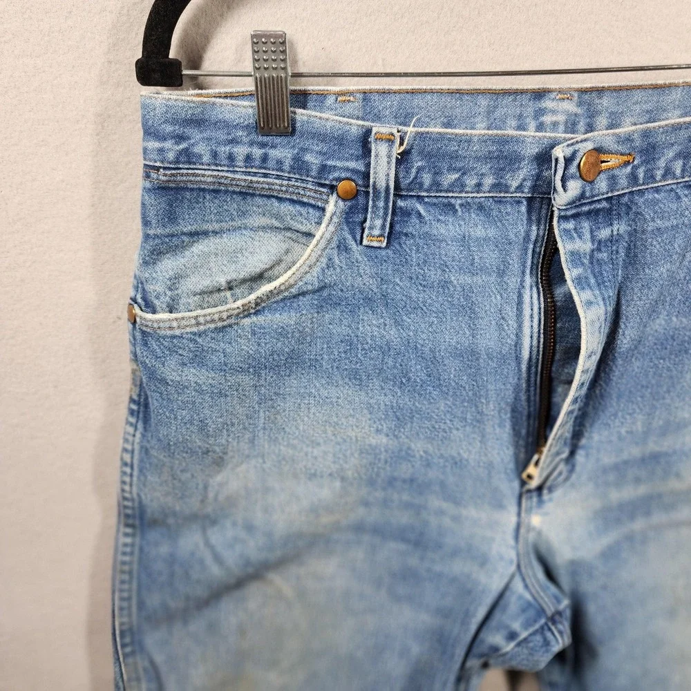 Vintage Wrangler Men's Jeans 36×32 Distressed Light Wash Frayed‎ Hem Wear - Picture 5 of 16